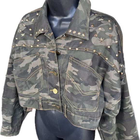 Essue Women’s Studded Button up Crop Camouflage Jacket!  Button detail Back! - Picture 3 of 10